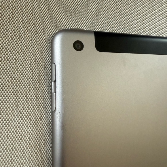 🍏 Apple iPad 5th Generation - Picture 2 of 14